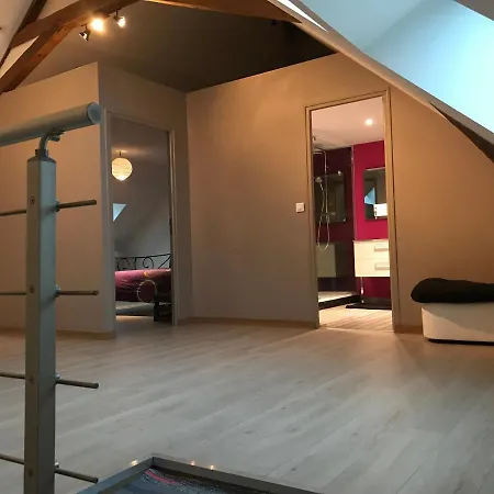 Un Etage Privatise * Pierry