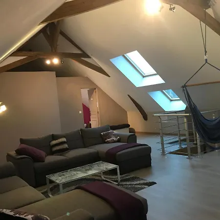 Un Etage Privatise * Pierry